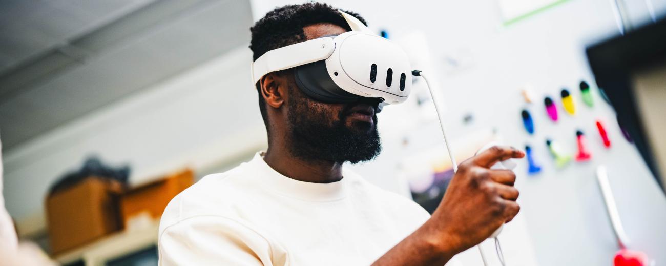 Doctoral student Kwame Owusu-Nyantakyi working in the Burger Lab.